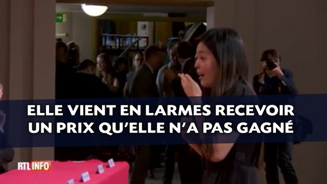Elle vient en larmes recevoir un prix qu'elle n'a pas gagné