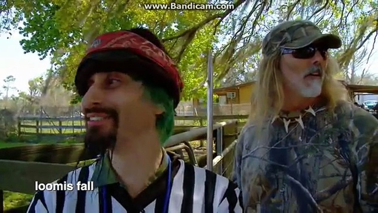 Jackass 3, Beehive Tetherball!