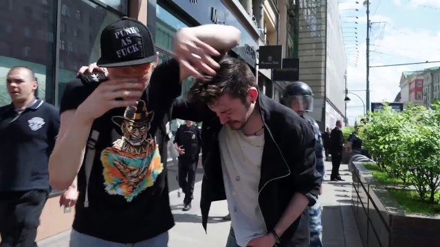 Interpellations lors d'une Gay Pride interdite à Moscou