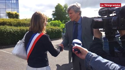 Télécharger la video: Châteaulin. Arrivée de Stéphane Le Foll chez Doux