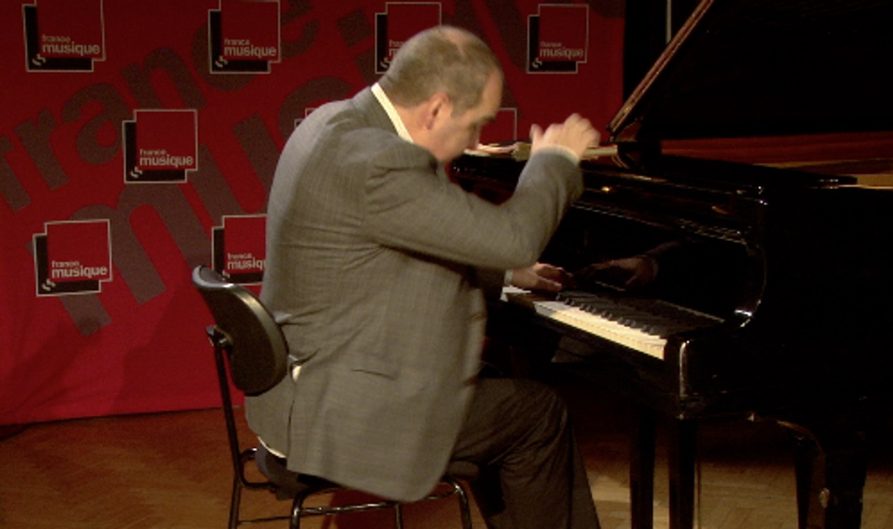 Philippe Cassard joue Schubert : Impromptu D.935 n°4 en fa mineur | le live  de la matinale - Vidéo Dailymotion