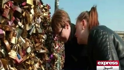 Paris me Payar ka Anokha Andaz