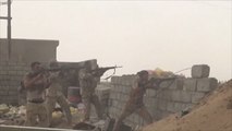 تفجير انتحاري يستهدف ثكنة شمال بغداد ويودي بحياة عشرات
