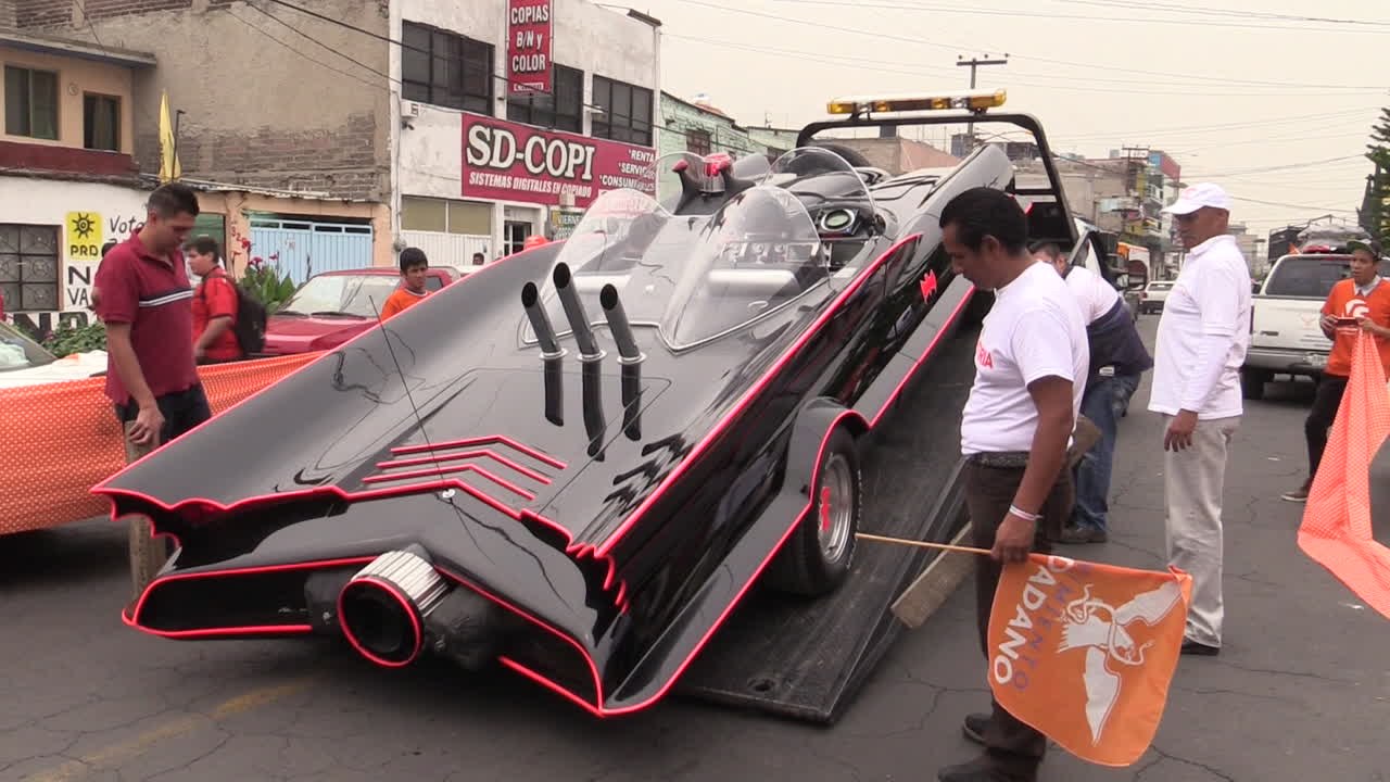 Mexikaner will mit Batmobil Bürgermeister werden und Verbrechen bekämpfen