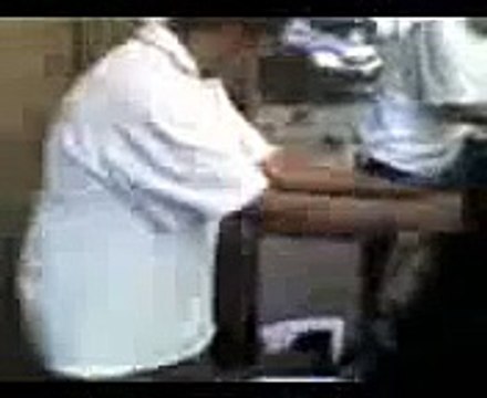 Le faux imam Rachid Birbach danse dans les rues de Casablanca (Maroc)