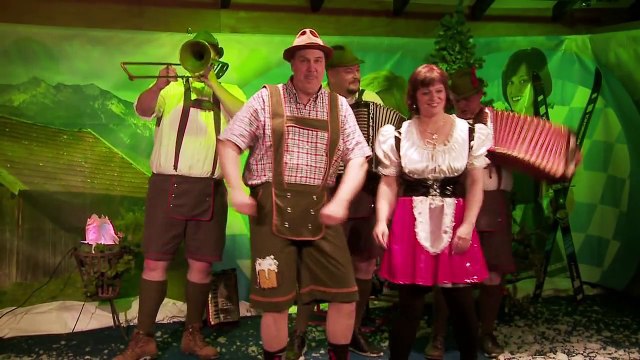 Lucas en Gea - Dorp aan de rivier (Originele Video)