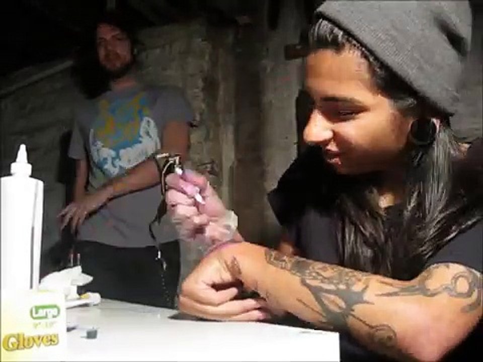 How To Tattoo- Lining. Feather