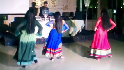 Dance On Mehndi Wedding Song Mera Jhumka Utha K Laya Yar Way HD