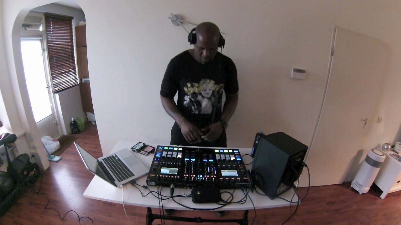 Techno Sunday