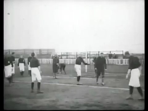 Auguste & Louis Lumière: Football (1897)