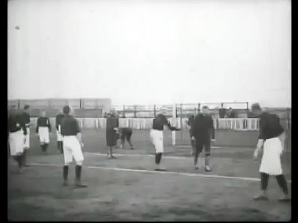 Auguste & Louis Lumière: Football (1897)