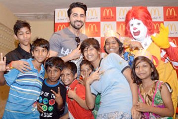 Ayushmann spends time with orphan kids on no TV day