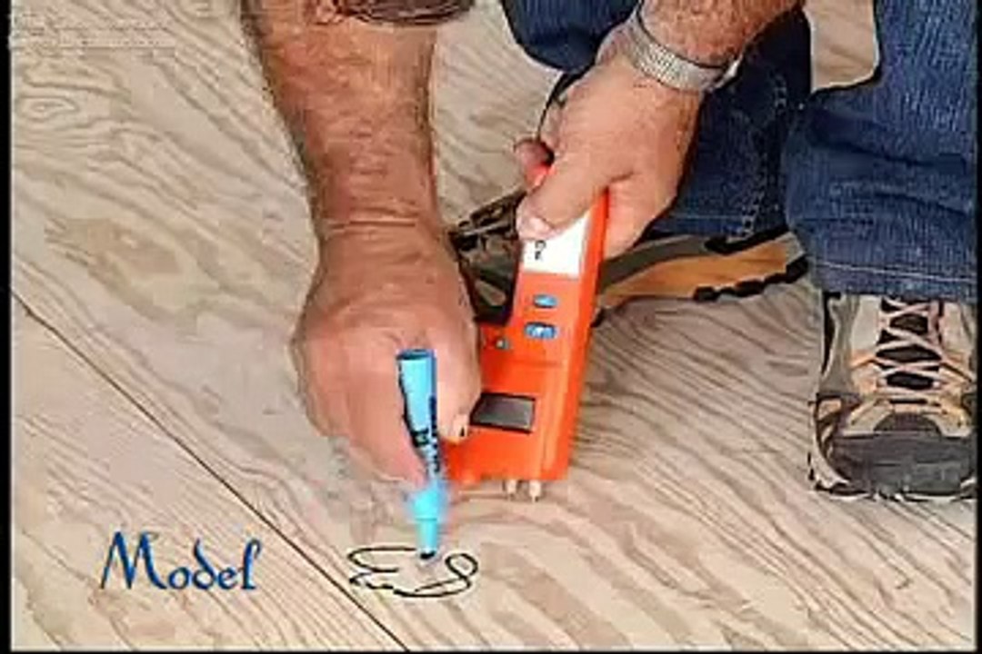 Maison Bois franc Model Installation plancher de bois franc préparation avant l'installation 4 de 9