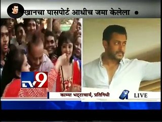 Salman Khan at Balcony after Bail, Hit & Run Case-TV9