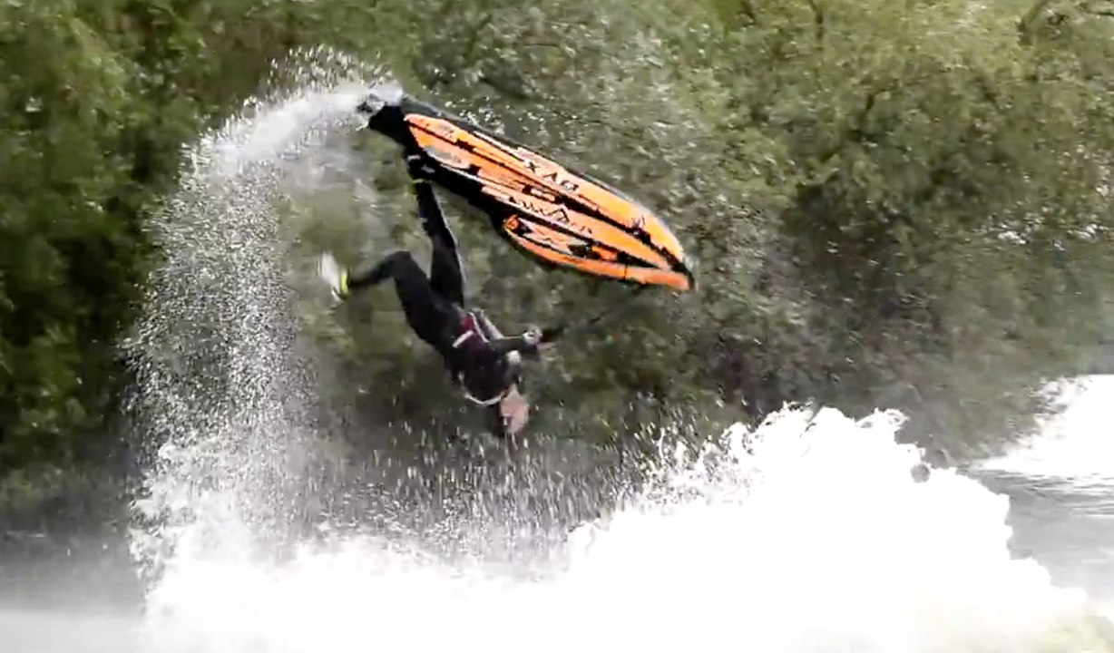 Crazy tricks in Jet Ski Freestyle !