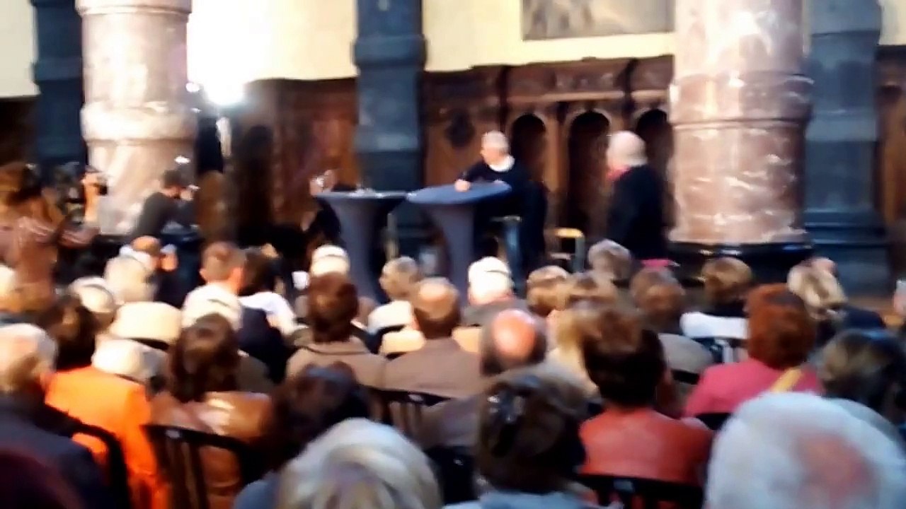 Bernard-Henri Lévy entarté en Belgique