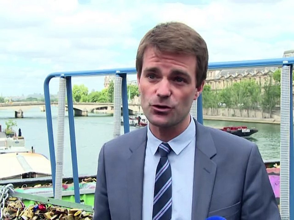 A Paris, le Pont des Arts libéré de ses "cadenas d'amour"