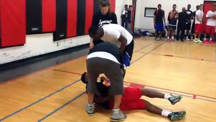 Fingió haberse lesionado y románticamente le pidió matrimonio