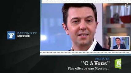 Zapping TV : un journaliste de France 5 hypnotisé par... un décolleté !
