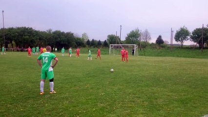 Hongrie : Superbe coup franc en foot amateur!