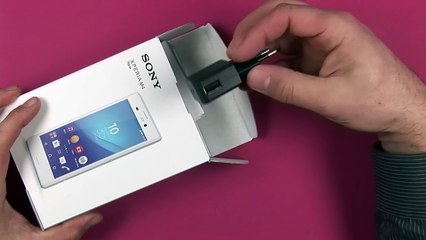 Déballage de l'Xperia M4 Aqua : un Z3 light ?
