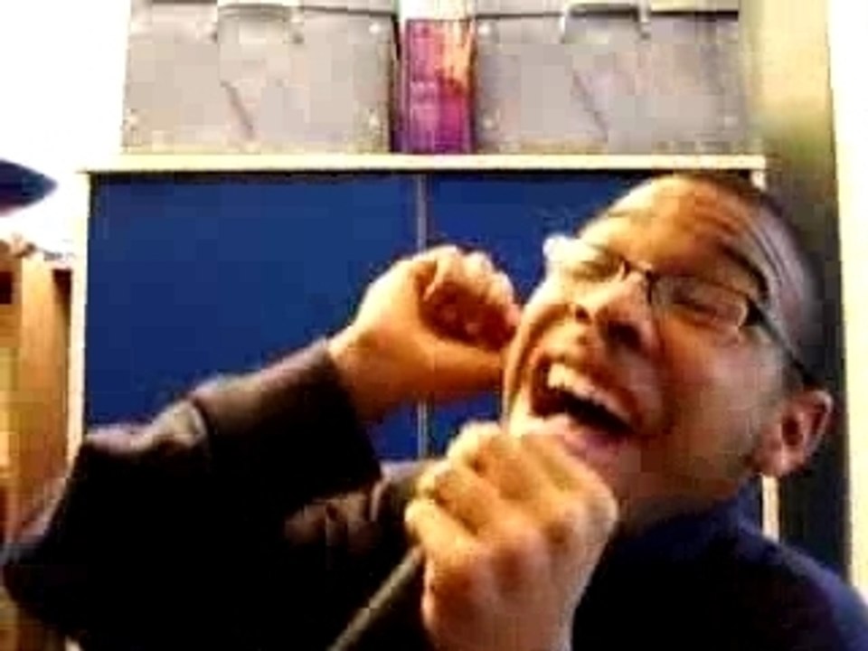 Fred se met a la chanson XD