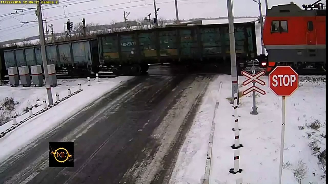 Поезда сбивают машины видео