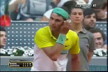 Semifinale a Madrid tra Nadal e Djokovic. Match dell'anno, sinora... Commento di Rino Tommasi.