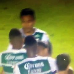 Ronaldinho perdió el título, pero rivales le piden su camiseta