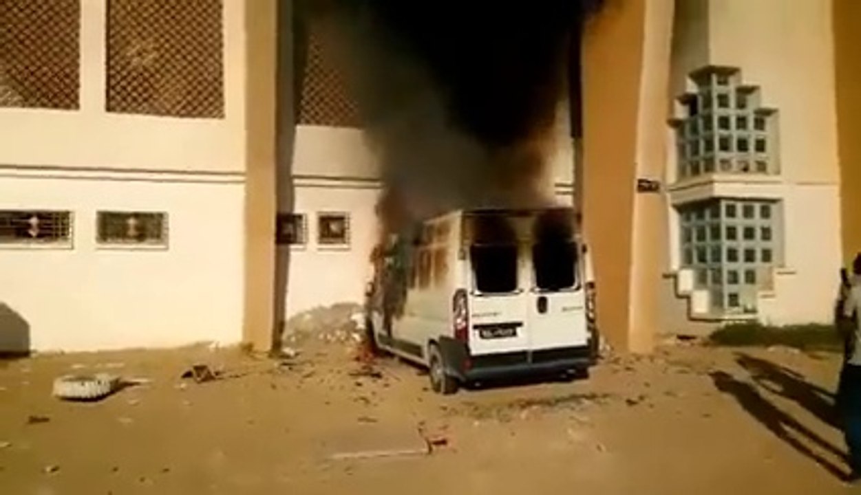 قبلي: أعمال شغب عقب مباراة كرة قدم.. الإعتداء على الفريق الضيف و حرق حافلته..