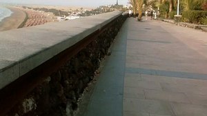 AQUÍ NO ES BUENO EL QUE AYUDA, SINÓ EL QUE NO JODE... [El noticiero-Ricardo Arjona]