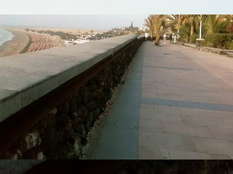 AQUÍ NO ES BUENO EL QUE AYUDA, SINÓ EL QUE NO JODE... [El noticiero-Ricardo Arjona]