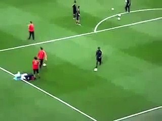 رونالدينيو قاهر الفيزياء في لقطة أكثر من رائعة the magicien