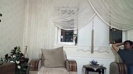 Afacan Kedi bir sıçradı iki sıçradı kapıyı açmayı başardı