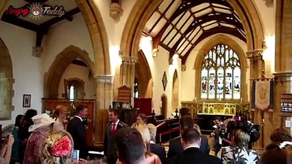 Quand un mec bourré joue la marche nuptiale à ton mariage...