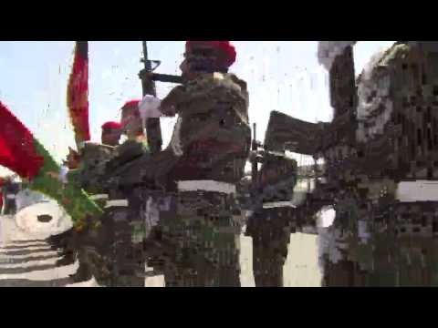 Herat - Matteo Renzi giunge presso la base dei militari italiani (01.06.15)