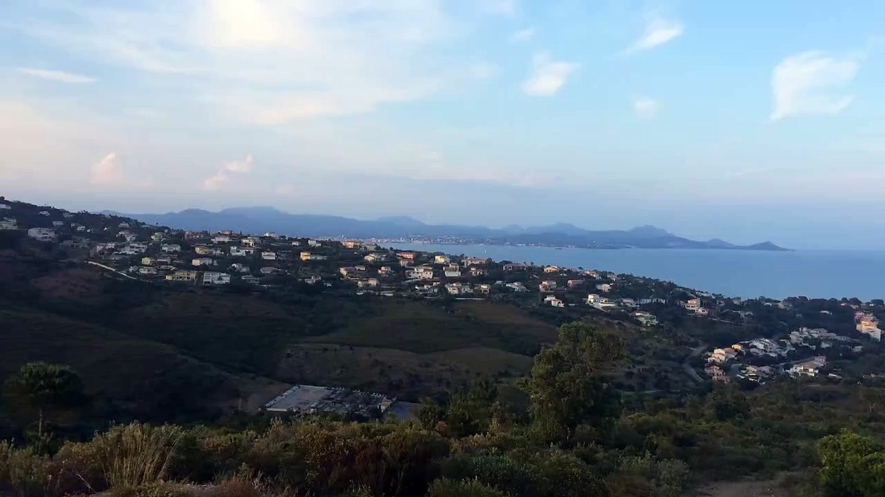 Vue mer depuis la colline la gaillarde les issambres soleil couchant