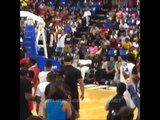 Le rappeur Lil Wayne essaie de frapper l'arbitre pendant un match de Basket-ball entre célébrités