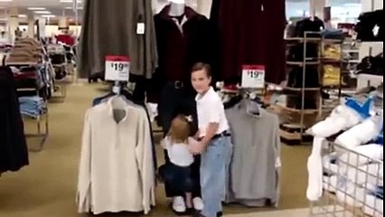 Jeunes enfants VS Mannequins de magasins : trop adorable