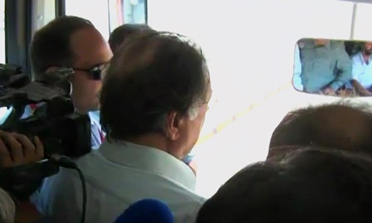 Pervez rasheed travel in metro bus last test drive