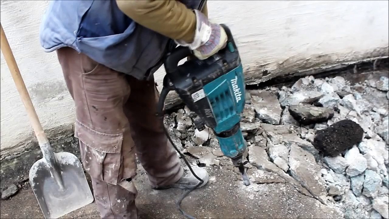 Máy đục phá bê tông Makita HM1317C nhạt bản giá rẻ