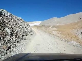 Ultimi tornanti della salita ai 3009 mt del Colle del Sommeiller