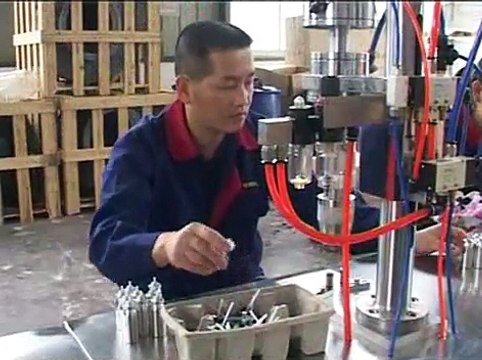 Dây chuyền chiết rót đóng nắp chai bình xịt muỗi, chai nước hoa, máy chiết rót đóng nắp chai RP7, chai keo xịt tóc