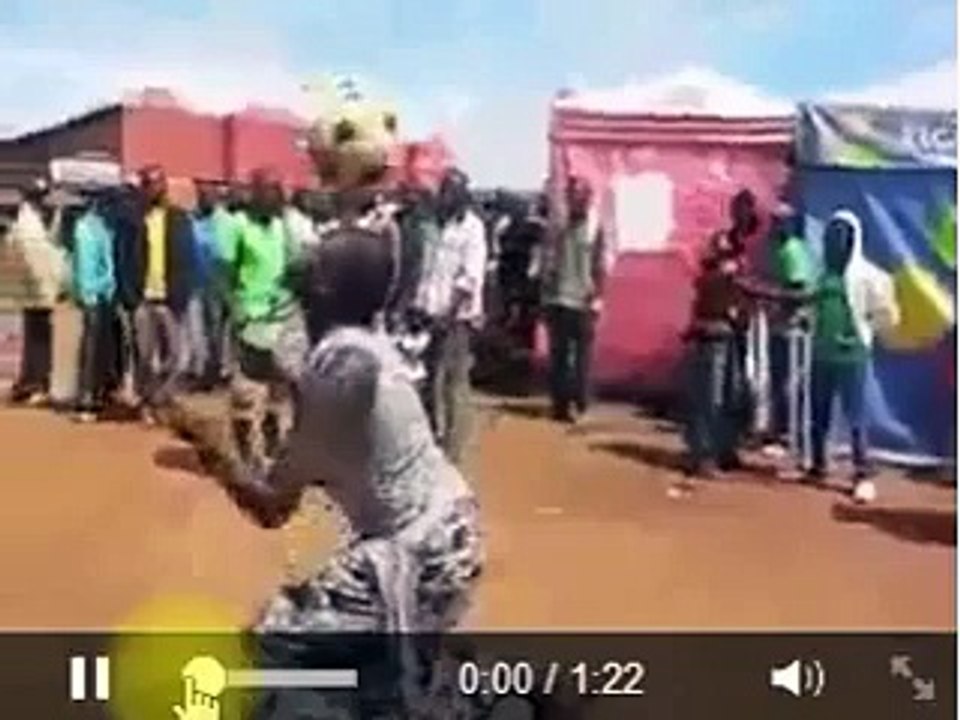 Elle fait un freestyle incroyable avec un ballon de foot