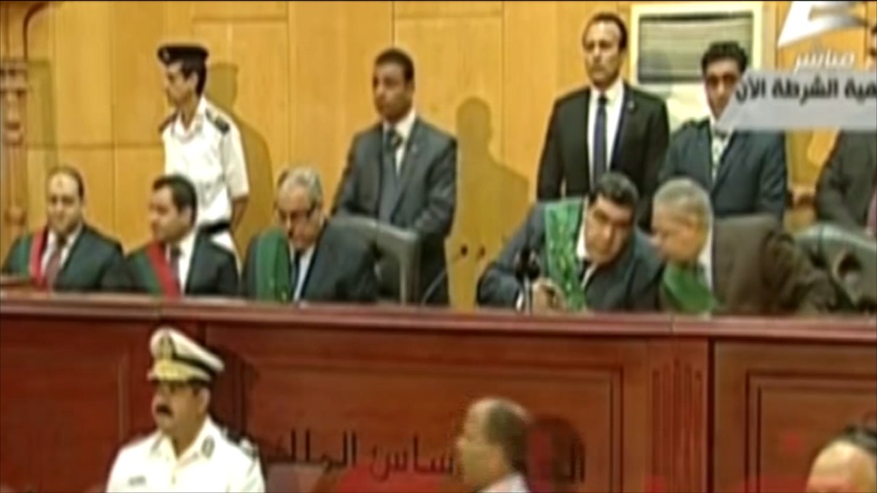 مد أجل النطق بالحكم بقضيتي "التخابر" و"اقتحام السجون" بمصر
