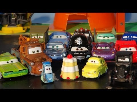 Kinder Egg Maxi in Pixar Cars Radiator Springs , a Giant Kinder Egg Surprise arrives from the UK for