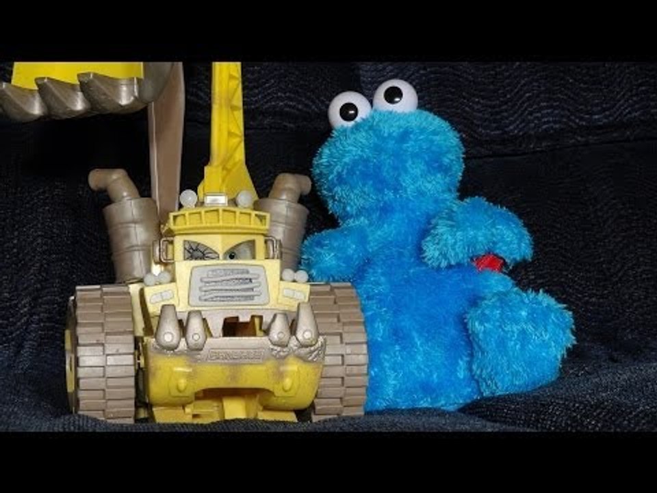 Cookie Monster Count' n Crunch ,Screaming Banshee takes his cookies and Cookie Monster bakes new one