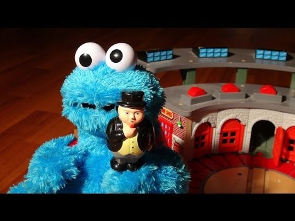 Cookie Monster Count' n Crunch with Thomas the Train, he CRASHES  feeding him Cookies