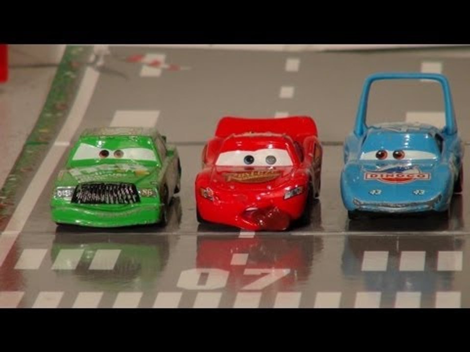 Disney Pixar Cars , 100 and 2 Ways to Crash Chapter 2 with Screaming Banshee and Lightning McQueen