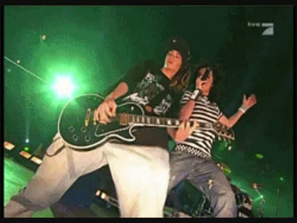 Bill and Tom Kaulitz Oh u touch my tralala my ding ding dong